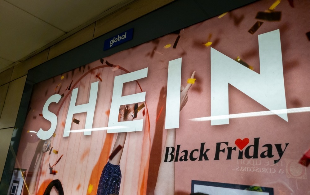 london,,uk ,12.15.2023.,a,black,friday,billboard,advertisement,by,the