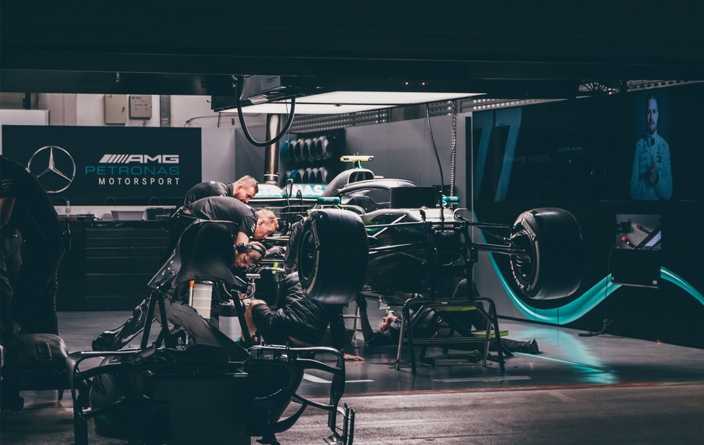 shanghai,,china ,july,8,2022:,mechanics,are,working,on,a,mercedes amg