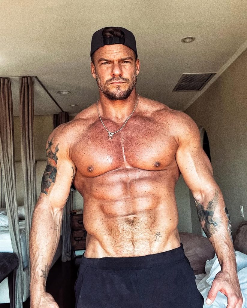 Aklan Richecs Alan Ritchson's Net Worth In 2025: Reacher's Riches Revealed - Finance ...