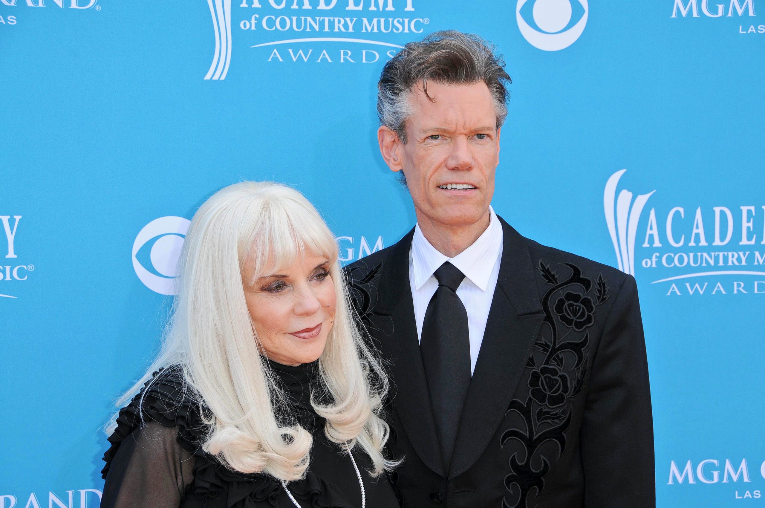 randy,travis,and,wife,elizabeth,at,the,45th,academy,of