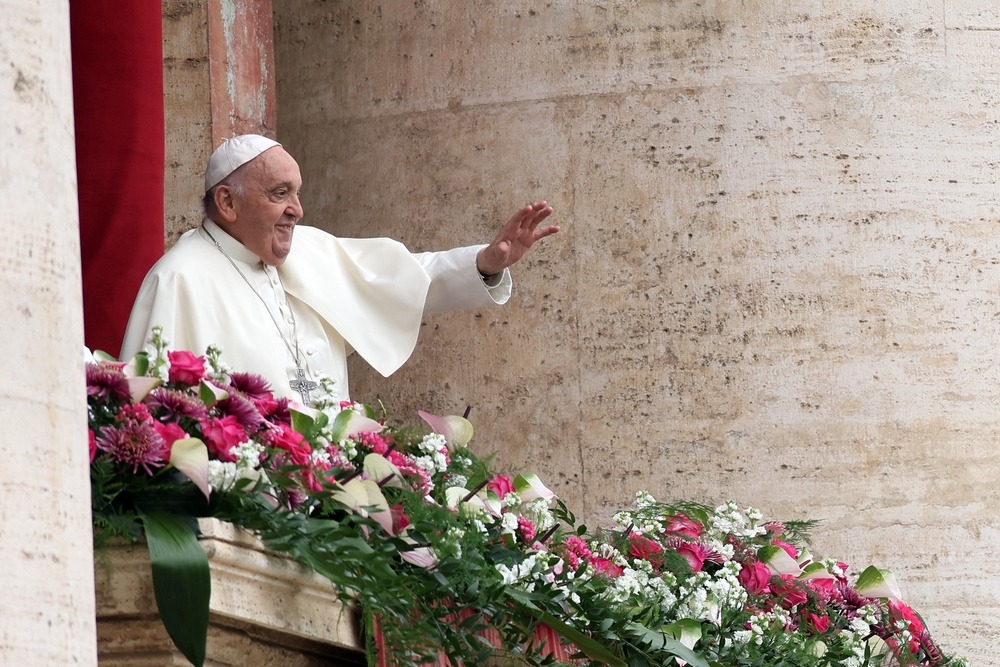 vatican,city,,italy,31.03.2024:,pope,francis,gives,the,blessing,urbi
