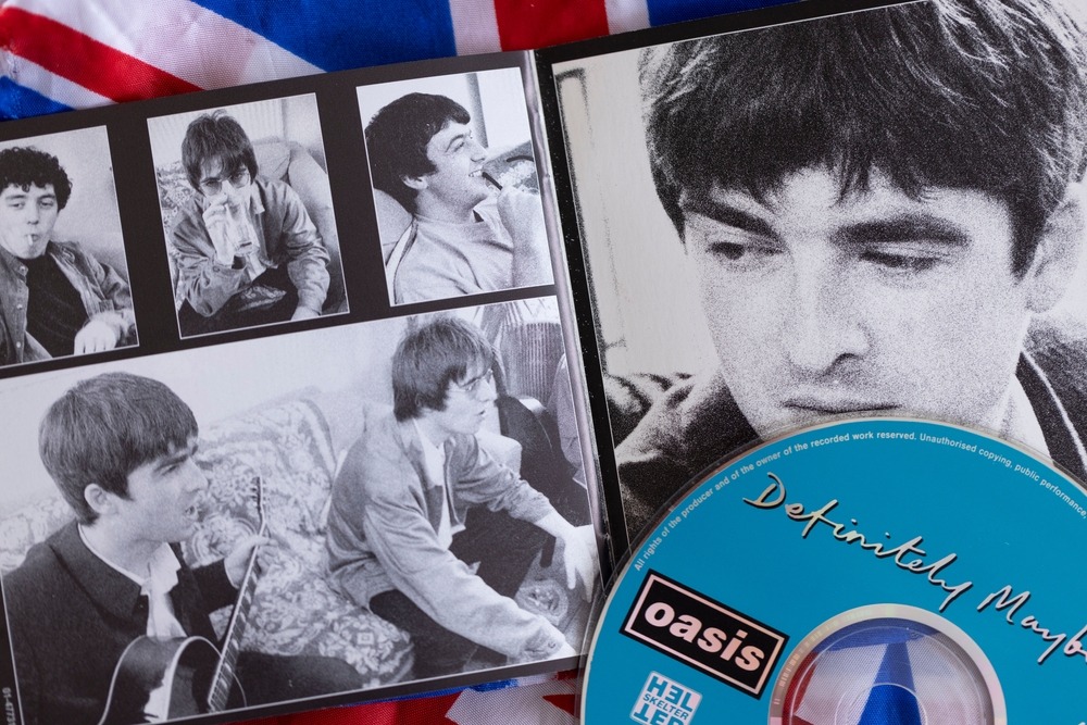 london,,uk, ,august,27,2024:,oasis,band,cds.,oasis