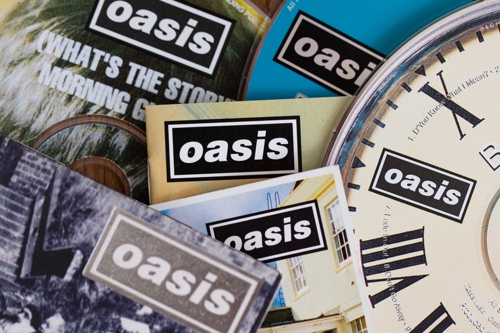 london,,uk, ,august,27,2024:,oasis,band,cds.,oasis