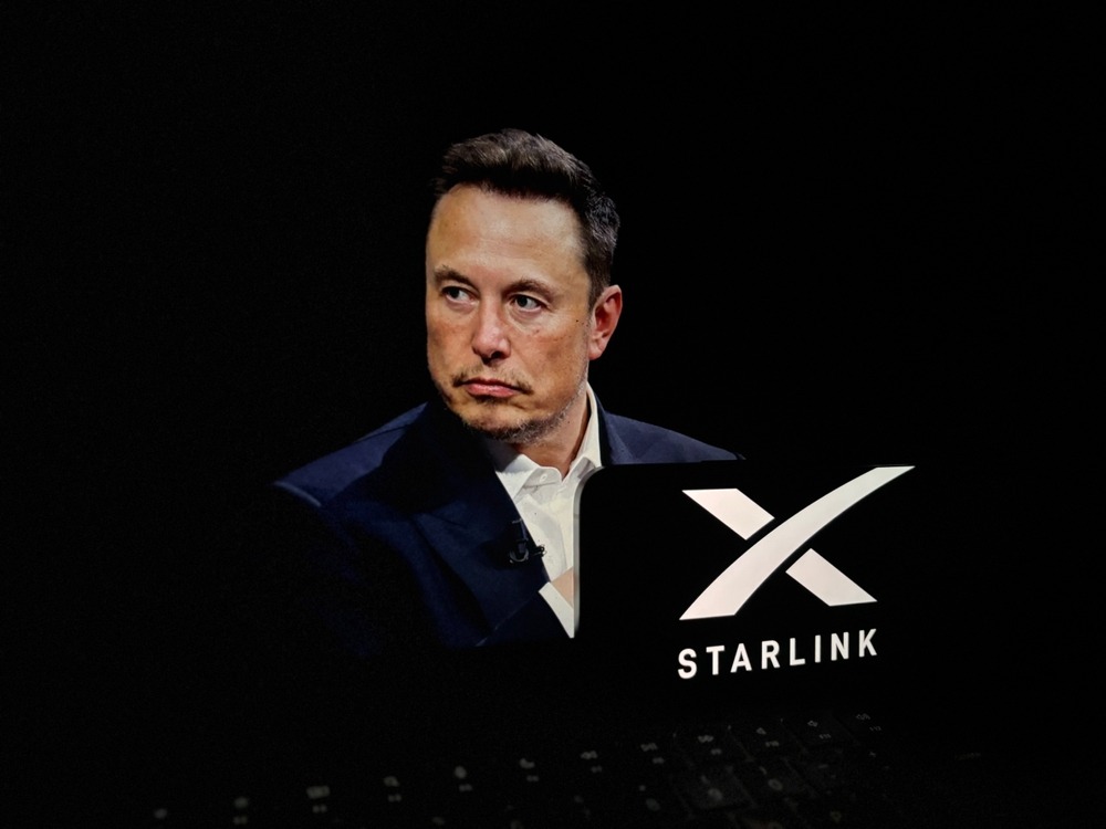 toronto,,canada, ,november,16,2024,starlink,is,a,satellite