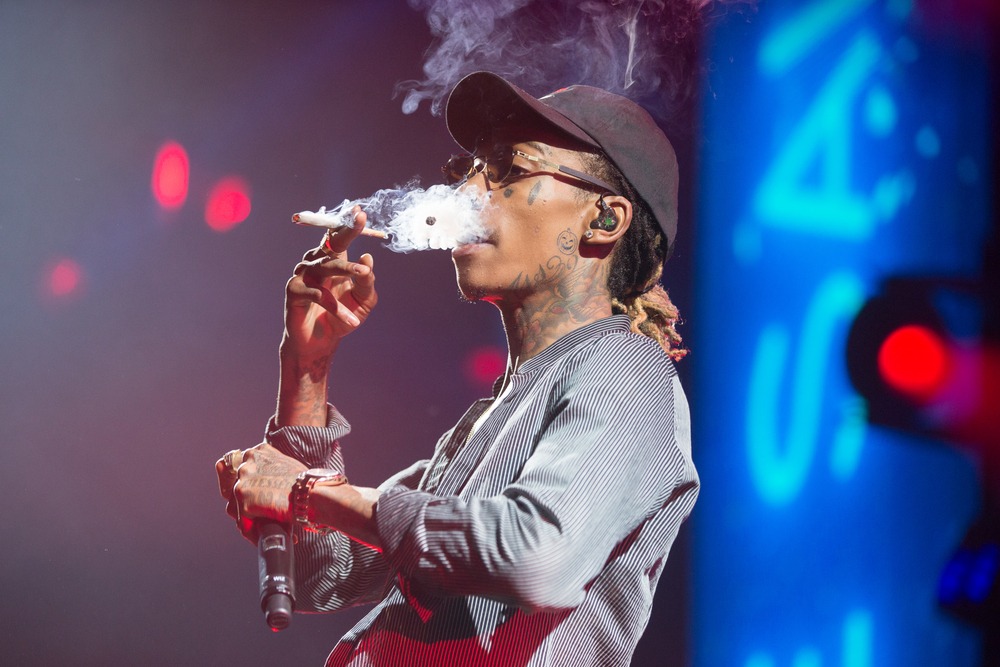 concord,,ca/usa, ,8/28/16:,wiz,khalifa,takes,a,smoke,break