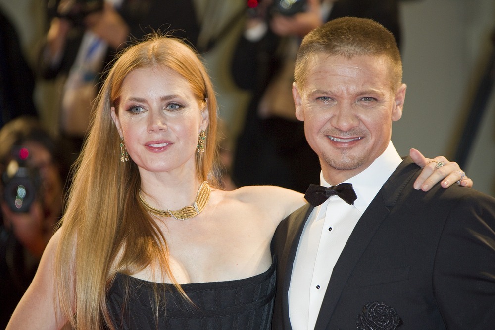 amy,adams,and,jeremy,renner,attending,the,premiere,of,'arrival'