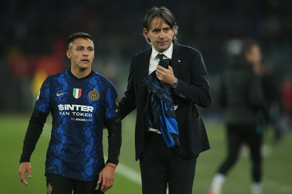 rome,,italy, ,04.12.2021:,sanchez,(inter),,simone,inzaghi,(coach,inter)