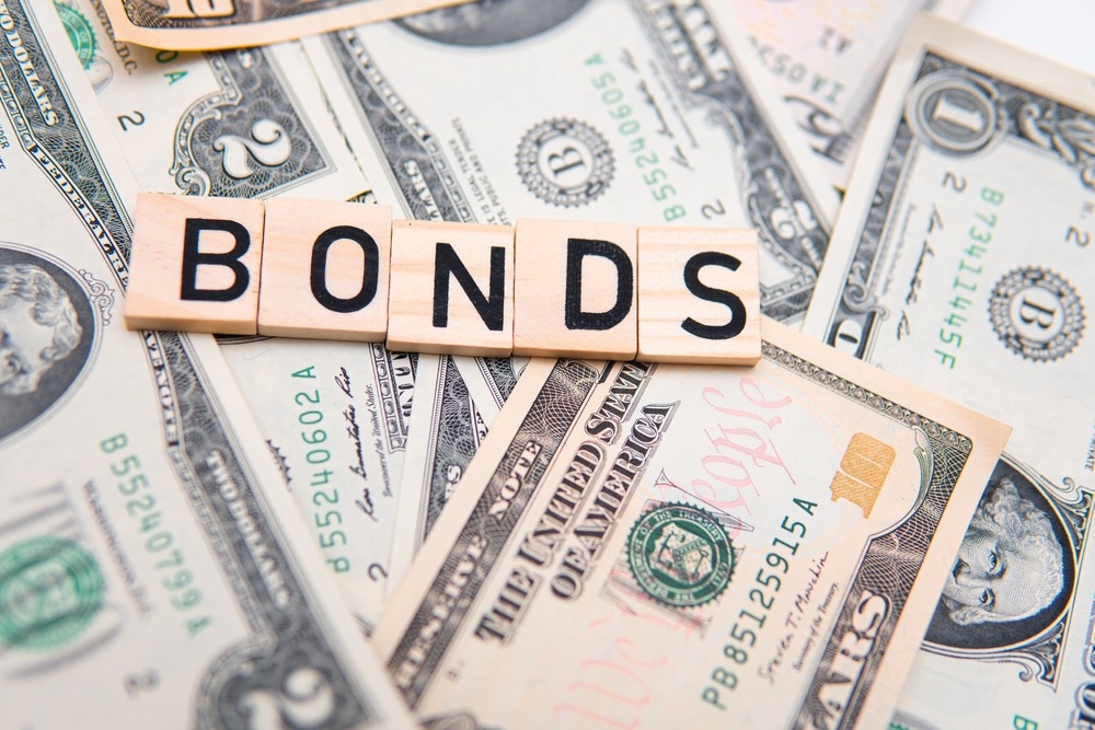 flat,lay,photo,showing,us,dollars,and,the,word,bonds.