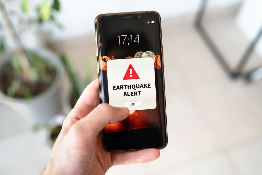 a,new,earthquake,alert,notification,on,the,smart,phone.