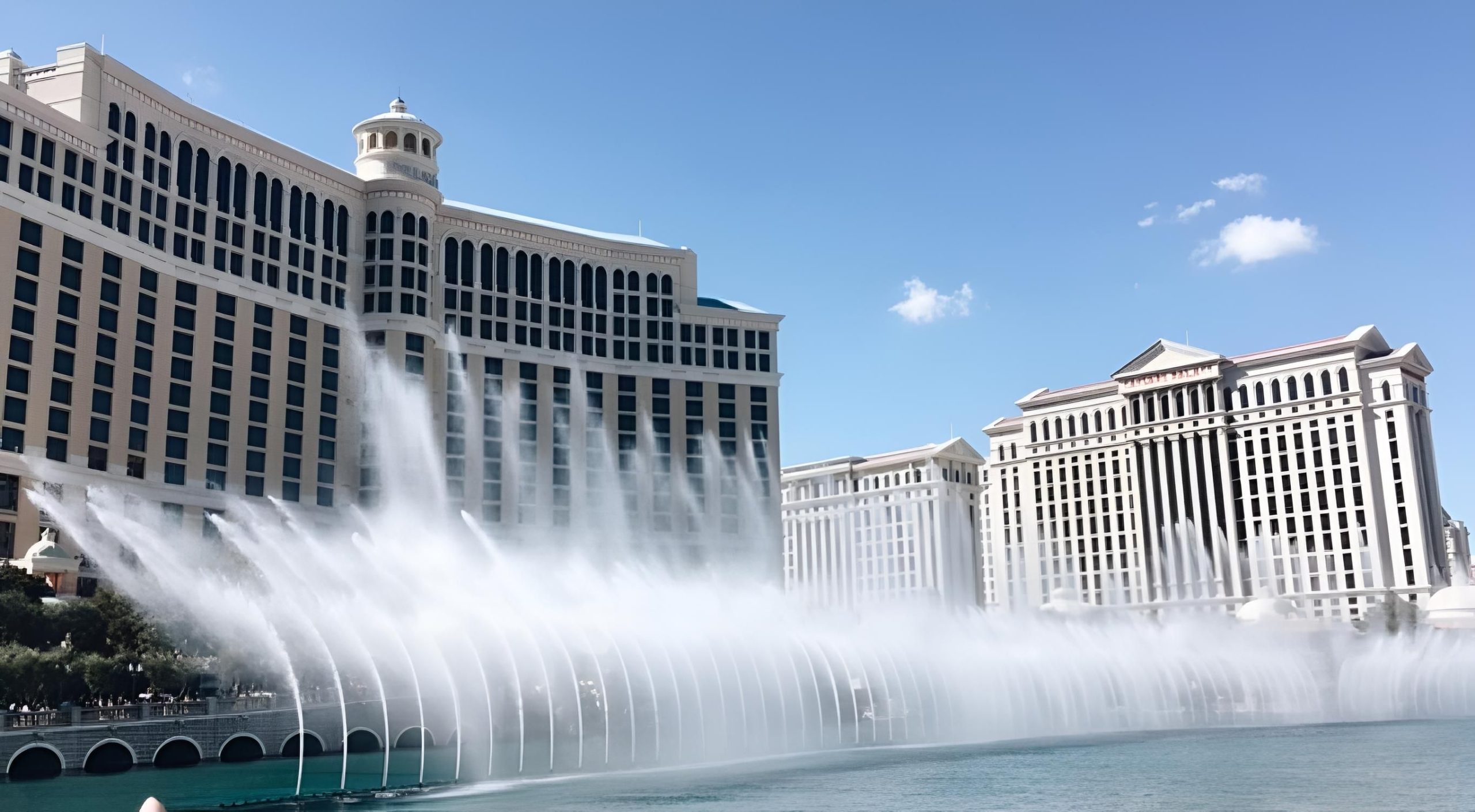 the,bellagio,hotel,and,casino,with,its,iconic,fountain,show