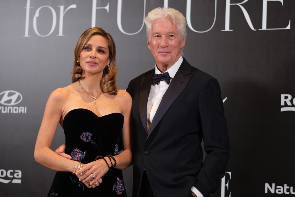 richard,gere,and,alejandra,gerel,pose,together,at,the,elle