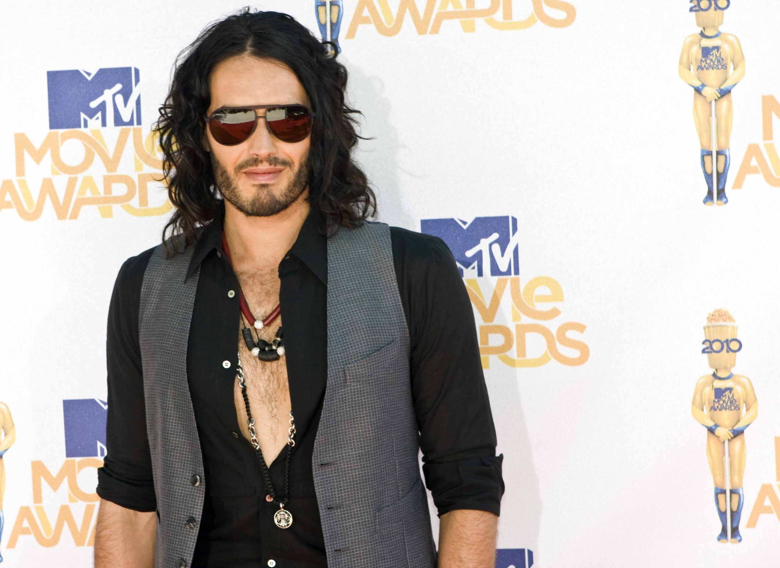 universal,city,,ca, ,june,06:,russell,brand,arrives,on