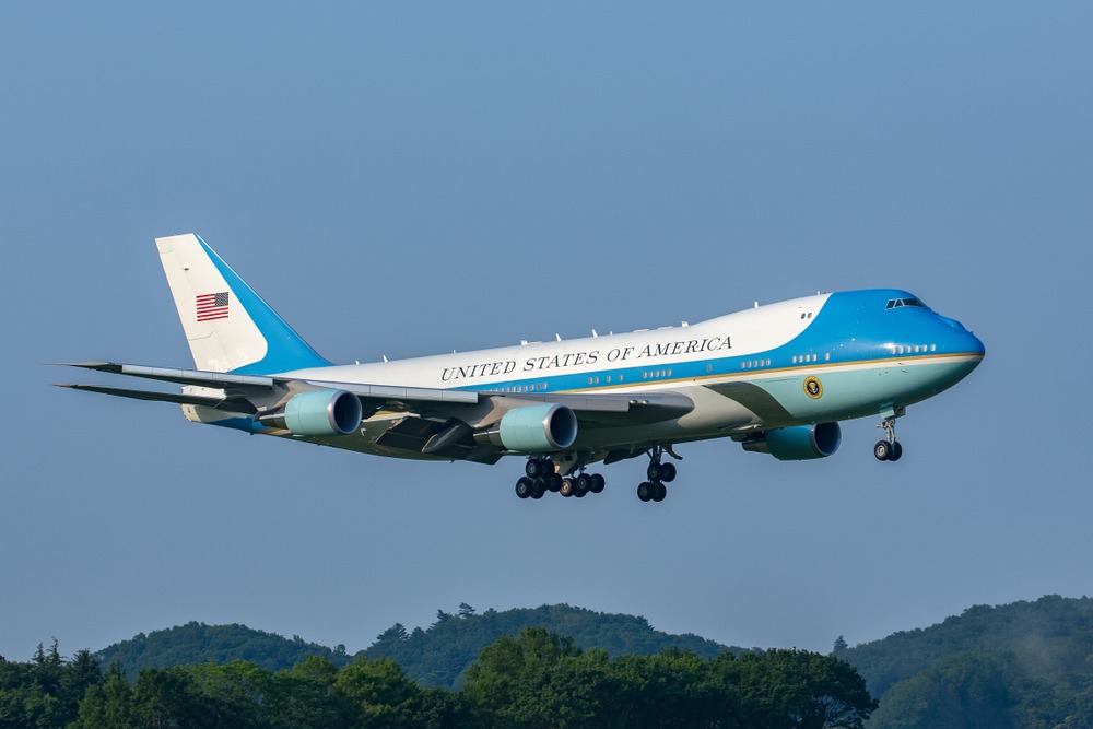 tokyo,japan, ,may,22,2016:,air,force,one,with,president,of