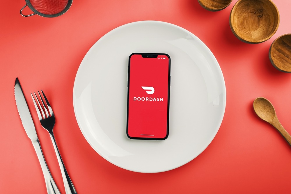 doordash,delivery,app,on,smartphone,screen,on,top,of,white