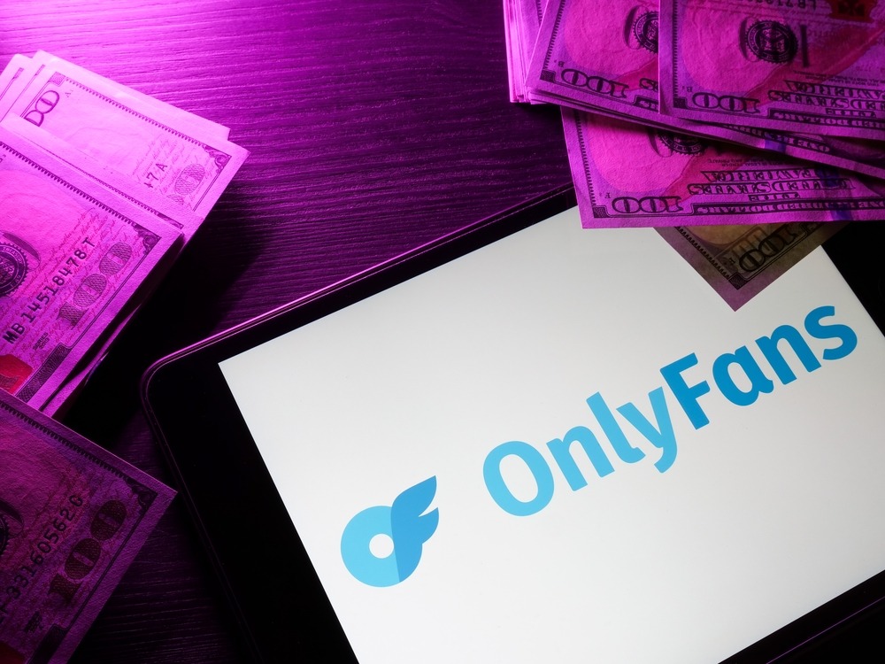 kyiv,,ukraine, ,may,4,,2022.,tablet,with,onlyfans,logo