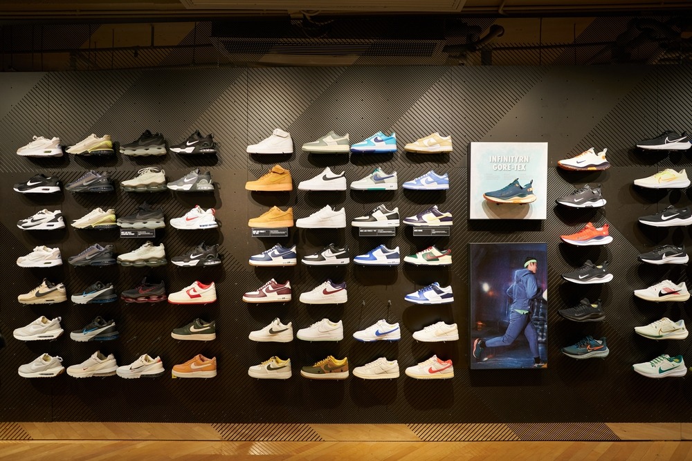 hong,kong,,china, ,december,04,,2023:,various,footwear,displayed