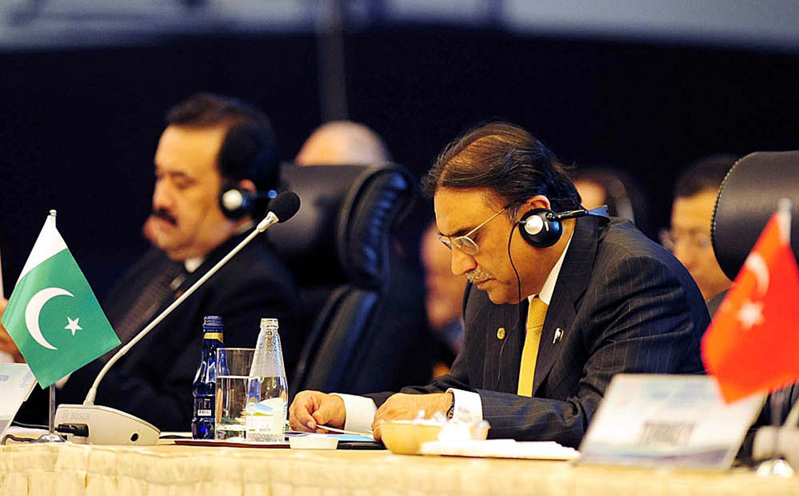 istanbul,,turkey, ,dec,23:,president,,asif,ali,zardari,,present