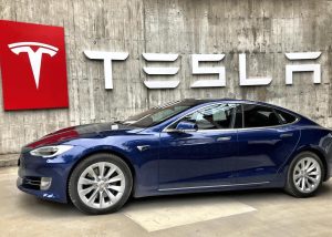JPMorgan Suggests Investors Shift from Tesla to Auto Parts Suppliers Aptiv and BorgWarner