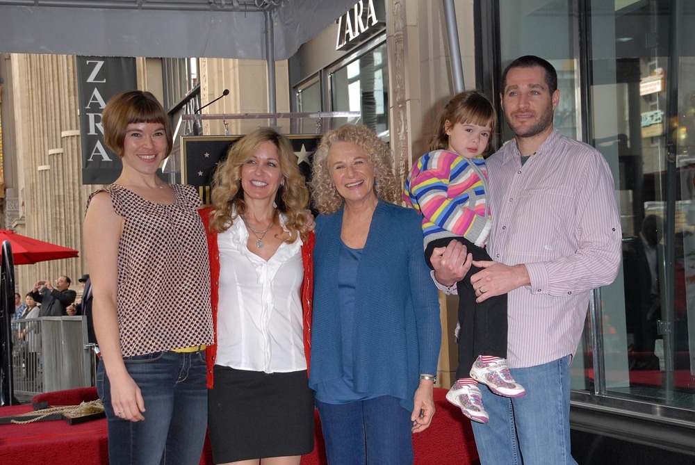 carole,king,and,family,at,the,carole,king,hollywood,walk