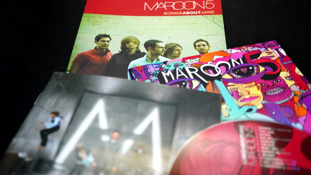 rome,,july,06,,2019:,detail,of,cds,and,artwork,of