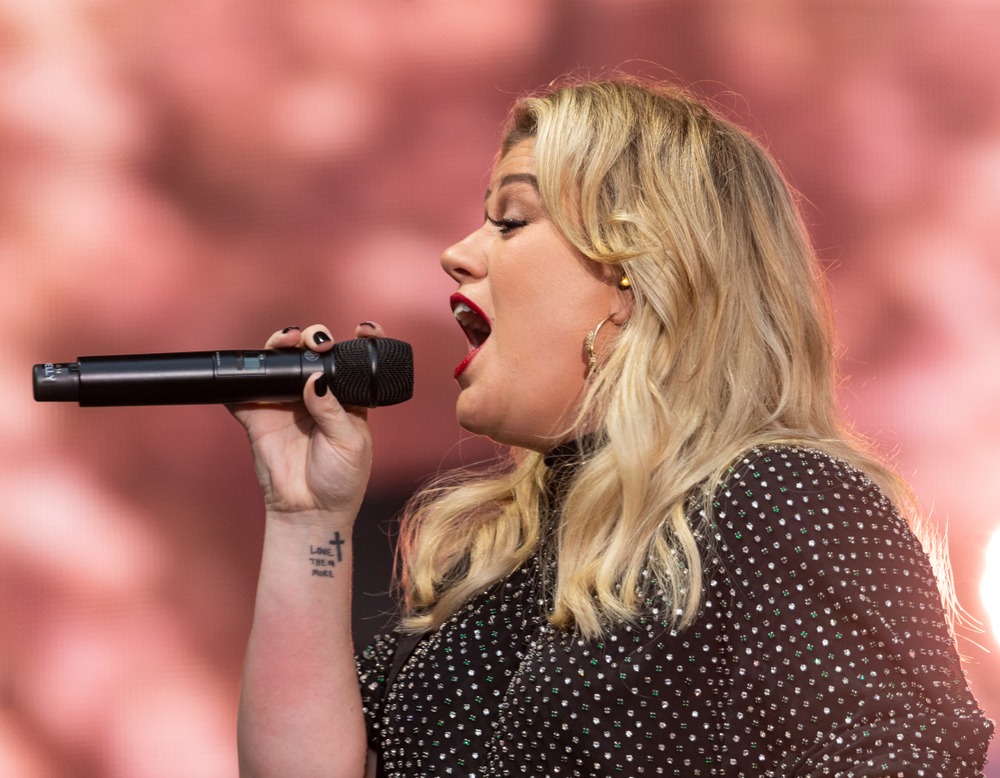 new,york,,ny, ,september,28,,2019:,kelly,clarkson,preforms