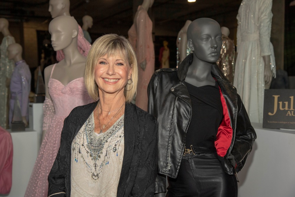 olivia,newton john,attends,olivia,newton john,and,julien's,auctions,vip,reception