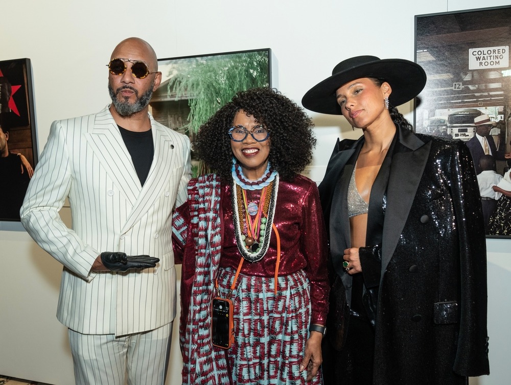 swizz,beatz,,sherry,bronfman,and,alicia,keys,wearing,dress,by