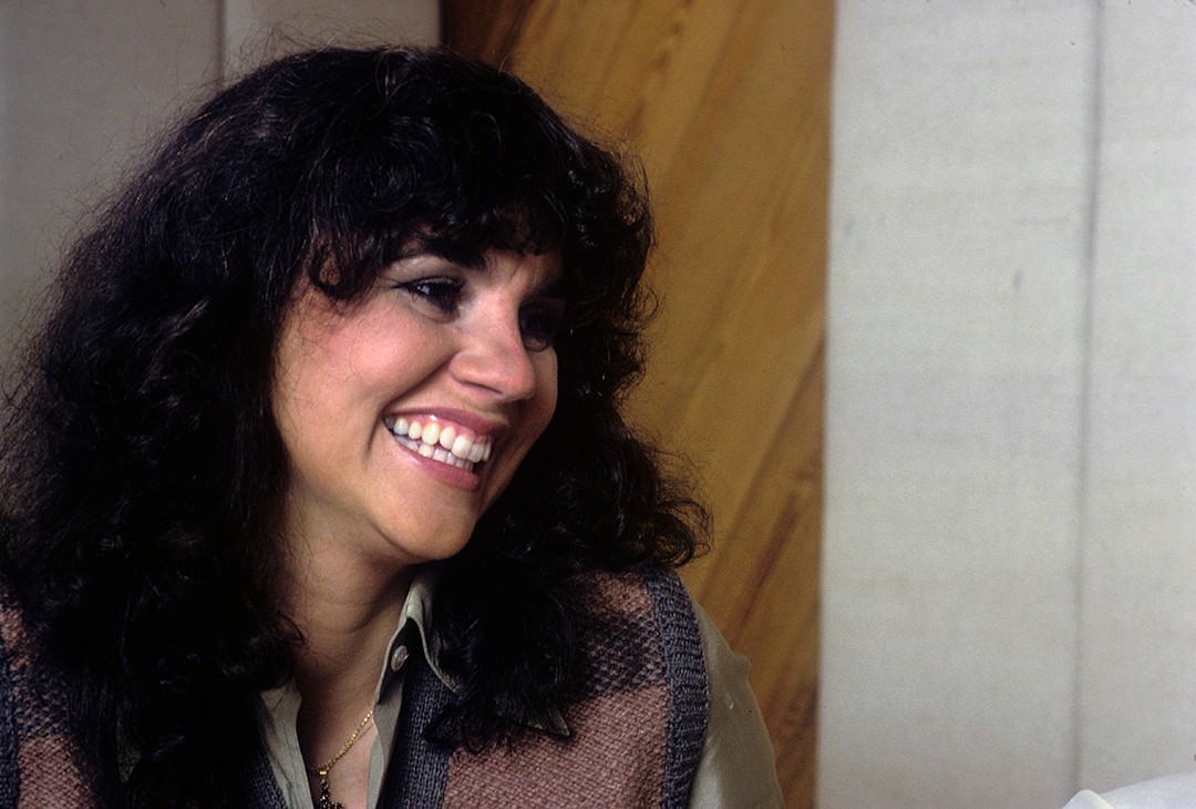 linda ronstadt during a recording session 1978 © 1978 ed thrasher