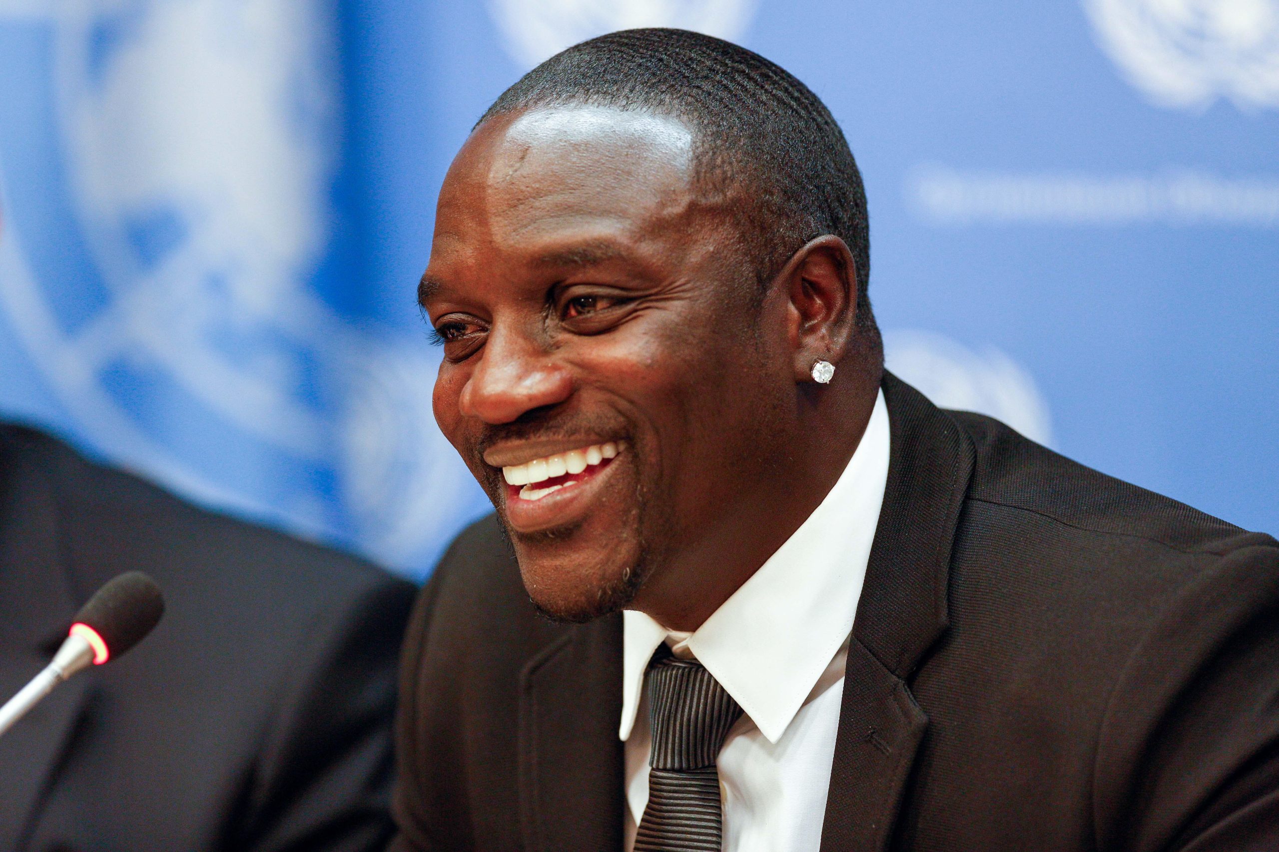 Akon wearing a tailored suit during a televised interview discussing his views on polygamy.