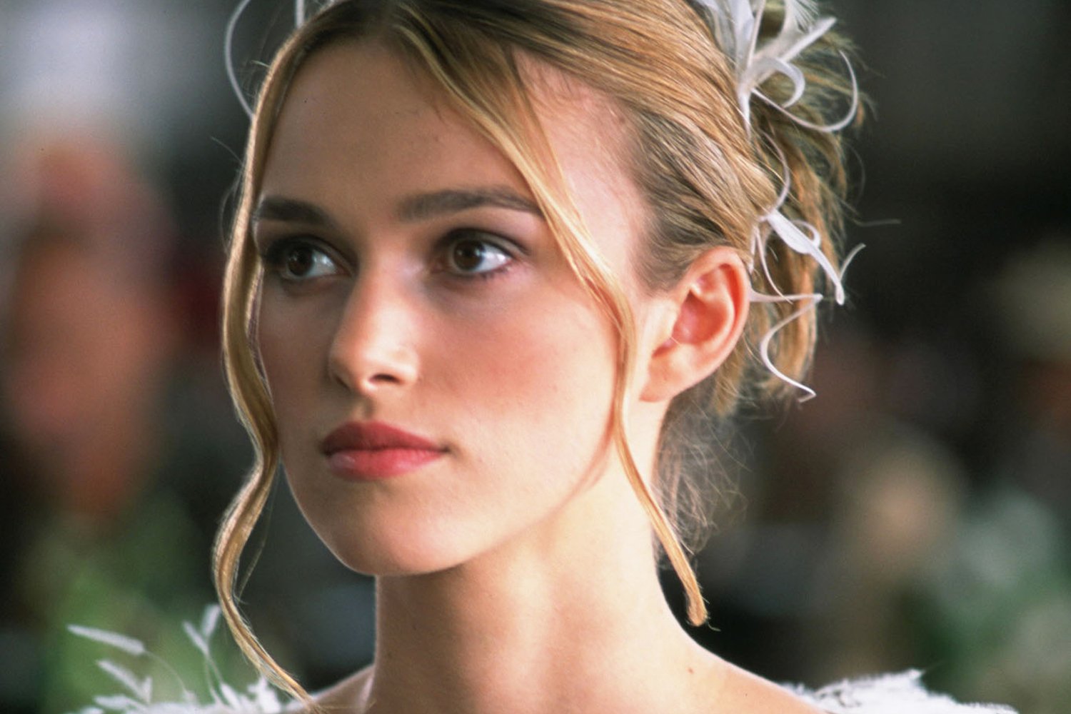 Keira Knightley as Juliet in her wedding dress in Love Actually (2003)