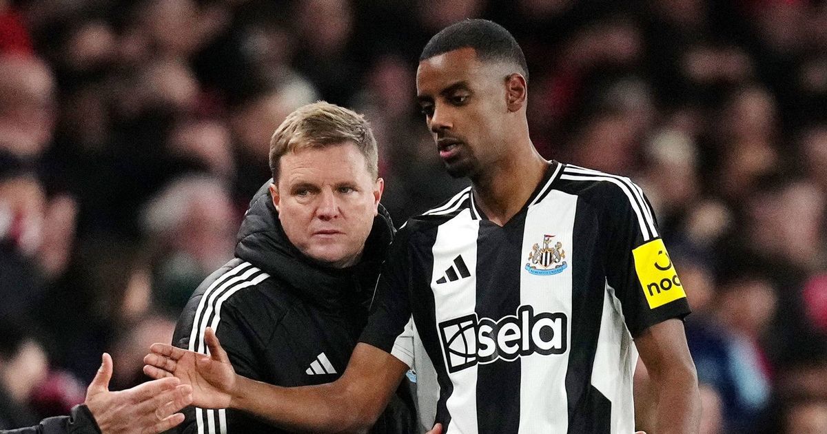 Alexander Isak standing alongside former Newcastle manager Eddie Howe.
