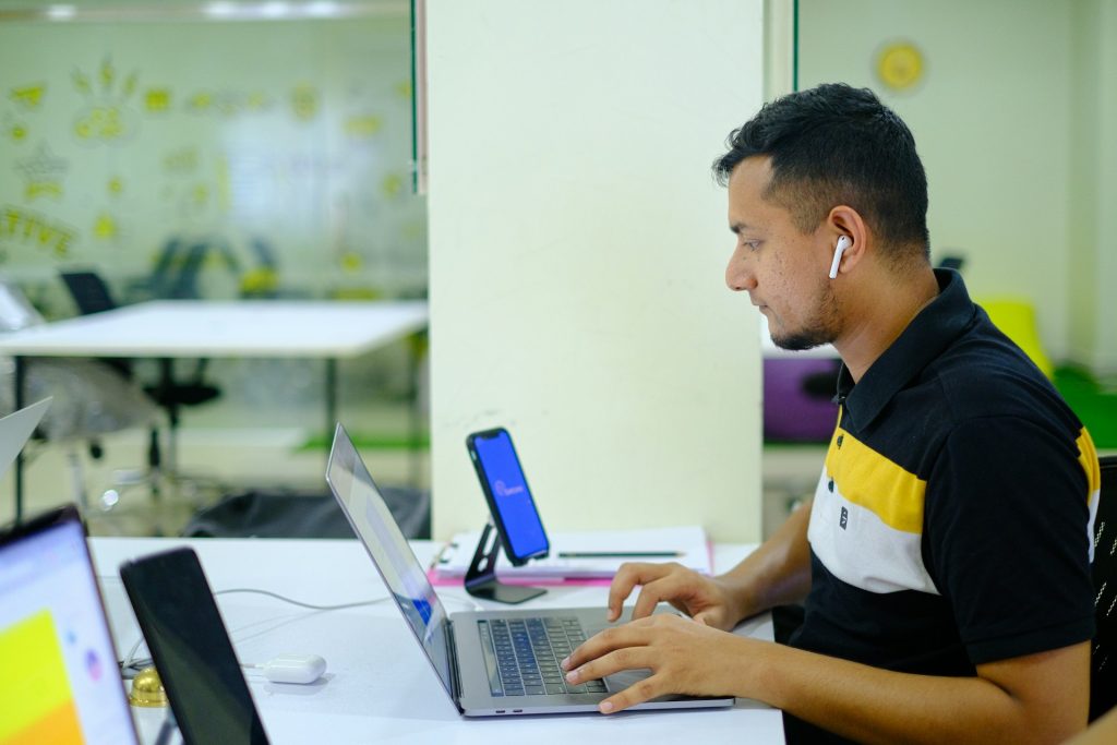 How to Choose the Best LMS for Compliance in Banking & Finance