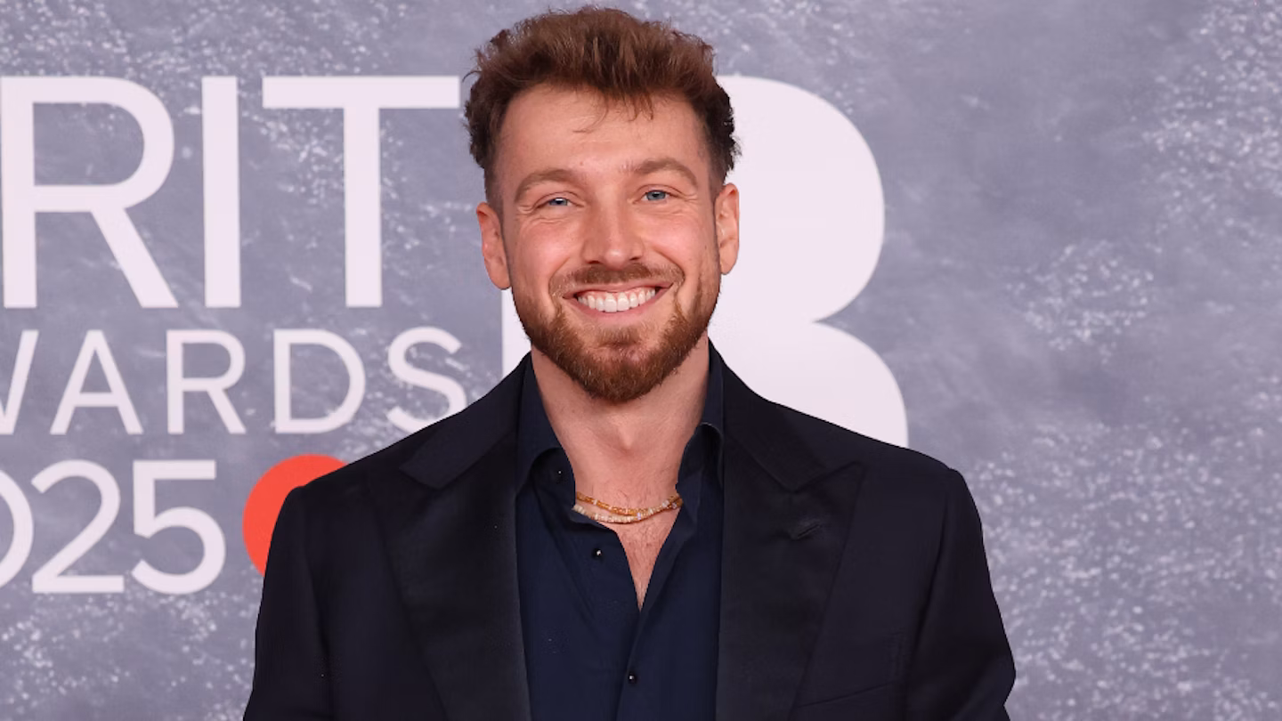 Sam Thompson posing on the red carpet at the 2025 BRIT Awards, wearing a stylish suit.