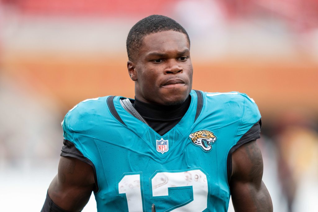 Travis Hunter Knee Injury IR 2025: Jaguars Two-Way Phenom Sidelined After Non-Contact Scare