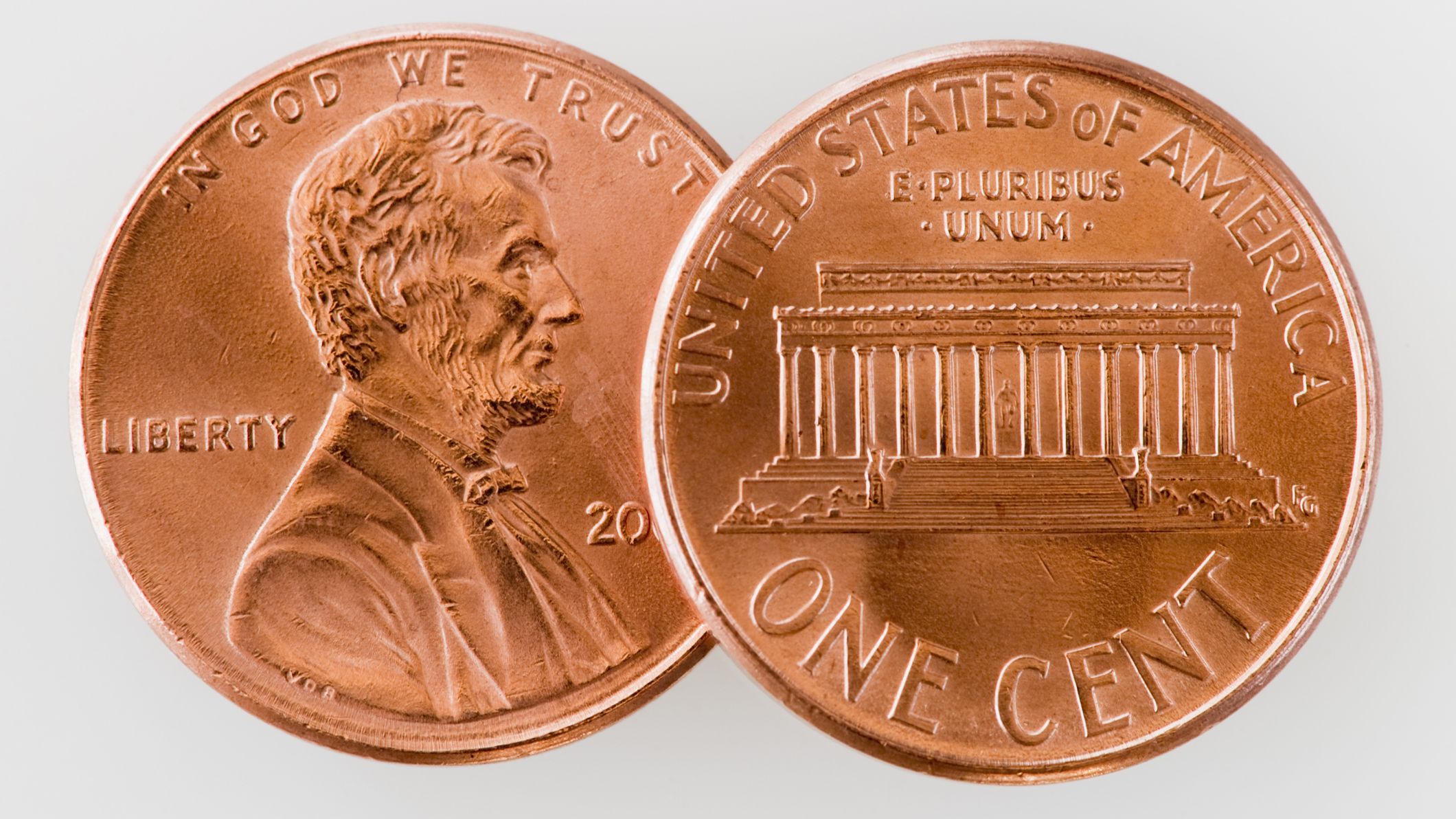 Front and back of a U.S. penny showing Abraham Lincoln’s portrait on the obverse and the Lincoln Memorial on the reverse side of the coin.