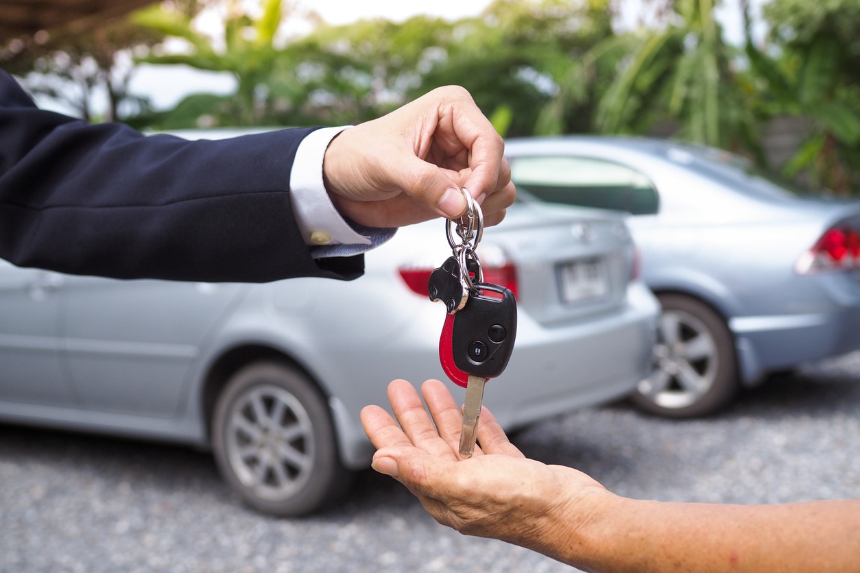 agency sent car keys to tenants for travel purposes. buy and sell car insurance