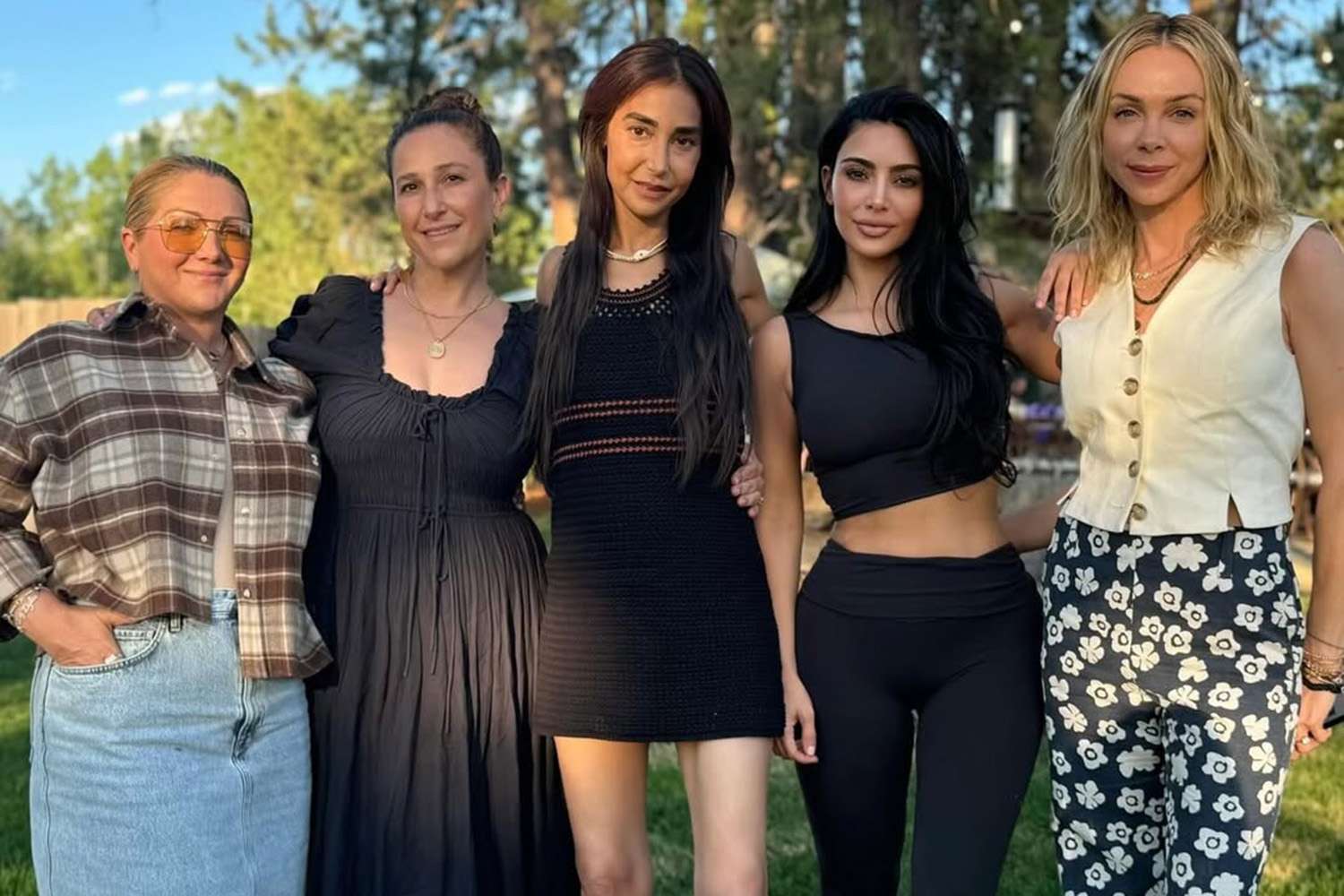 Kim Kardashian posing with Lindsay Palevsky and their group of childhood friends, the 'lifers.