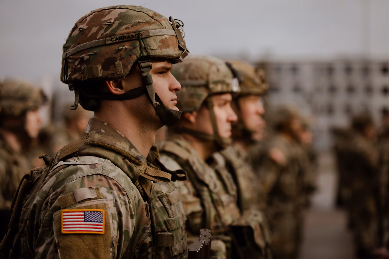US servicemembers lined up in uniform, representing the 1.45 million troops set to receive the $1,776 “warrior dividend” announced by President Trump.