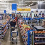 Key inflation gauge worsens as Americans&rsquo; income and spending power drops